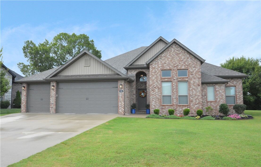 Property Photo: 530 N Phoenix Road AR 72704