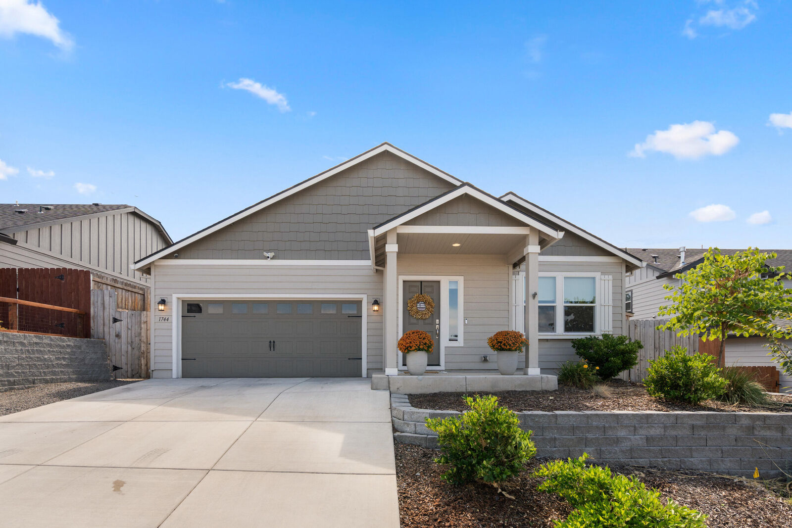 Property Photo: 1744 Carrera Circle OR 97504