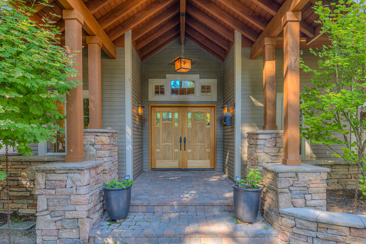 Property Photo: 2521 NW Coe Court OR 97703
