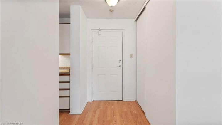Photo de la propriété:  421 Fairview Drive 101  ON N3R 7M3 