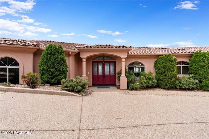 Property Photo:  706 W Lee Boulevard  AZ 86303 