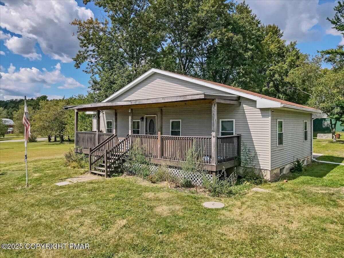 Property Photo: 119 Rolling View Road PA 18071