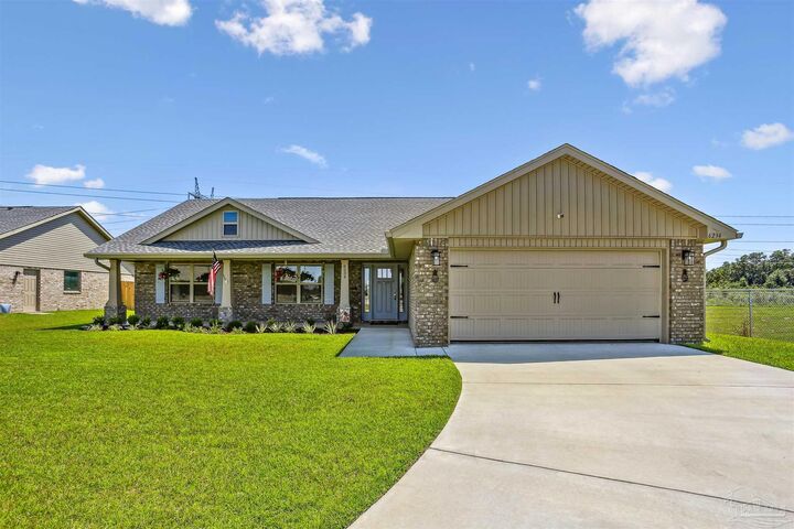 Property Photo: 6234 Pineapple Dr FL 32570