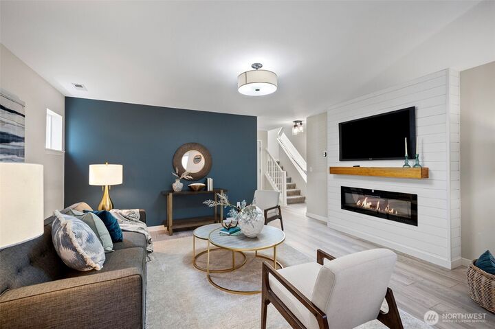 Property Photo: 7828 Cortland Avenue SE WA 98065