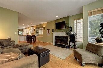 Property Photo:  2817  14th Avenue W Apt A  WA 98119 