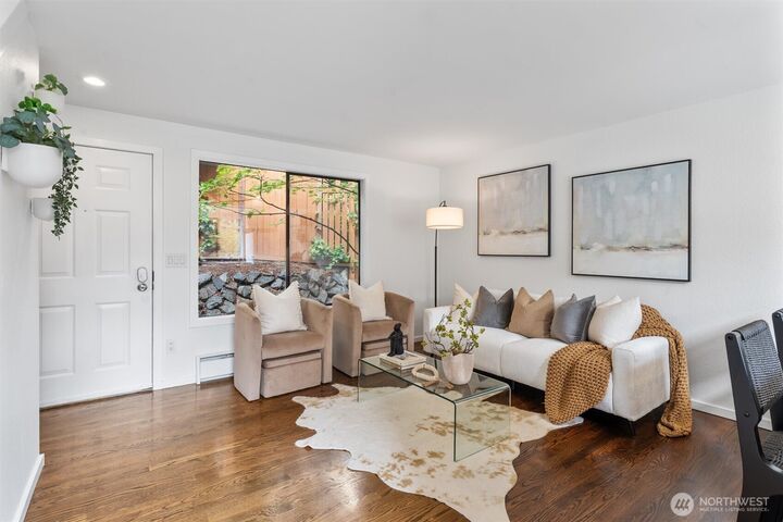 Property Photo:  202  25th Avenue E D  WA 98112 