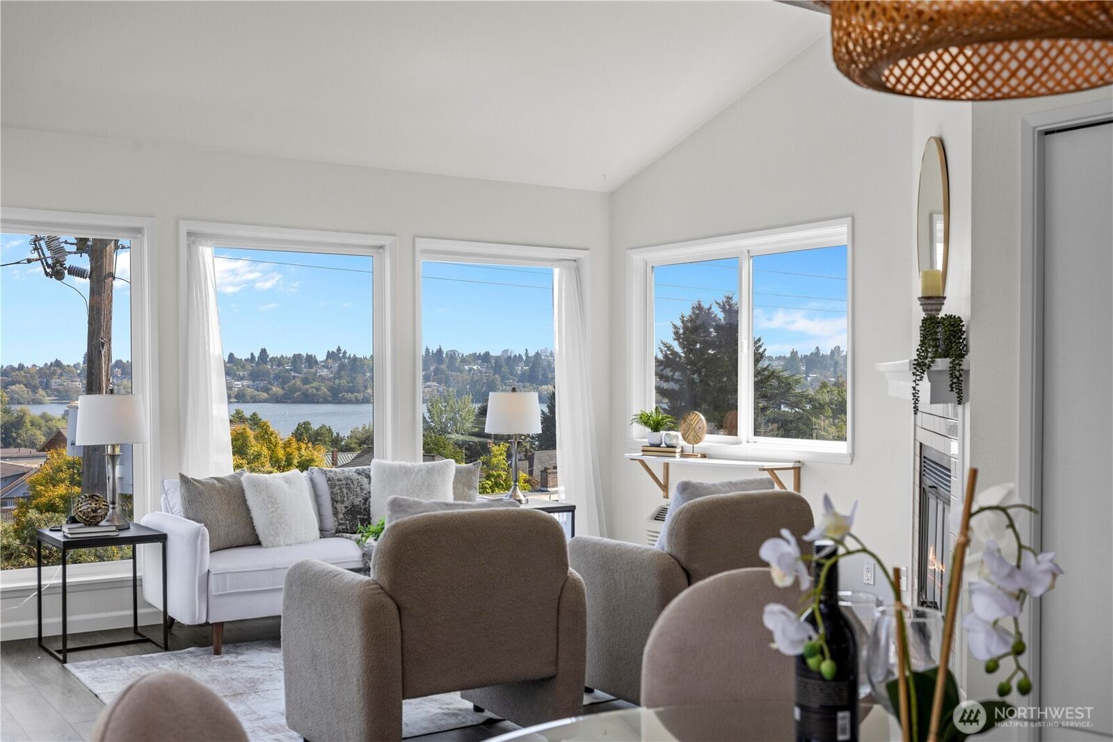 Property Photo: 7111 Linden Avenue N 401 WA 98103