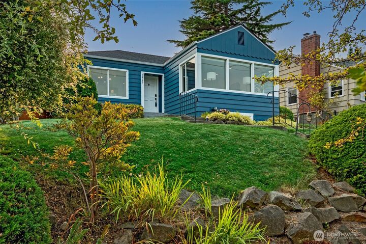 1943  34th Avenue W  Seattle WA 98199 photo