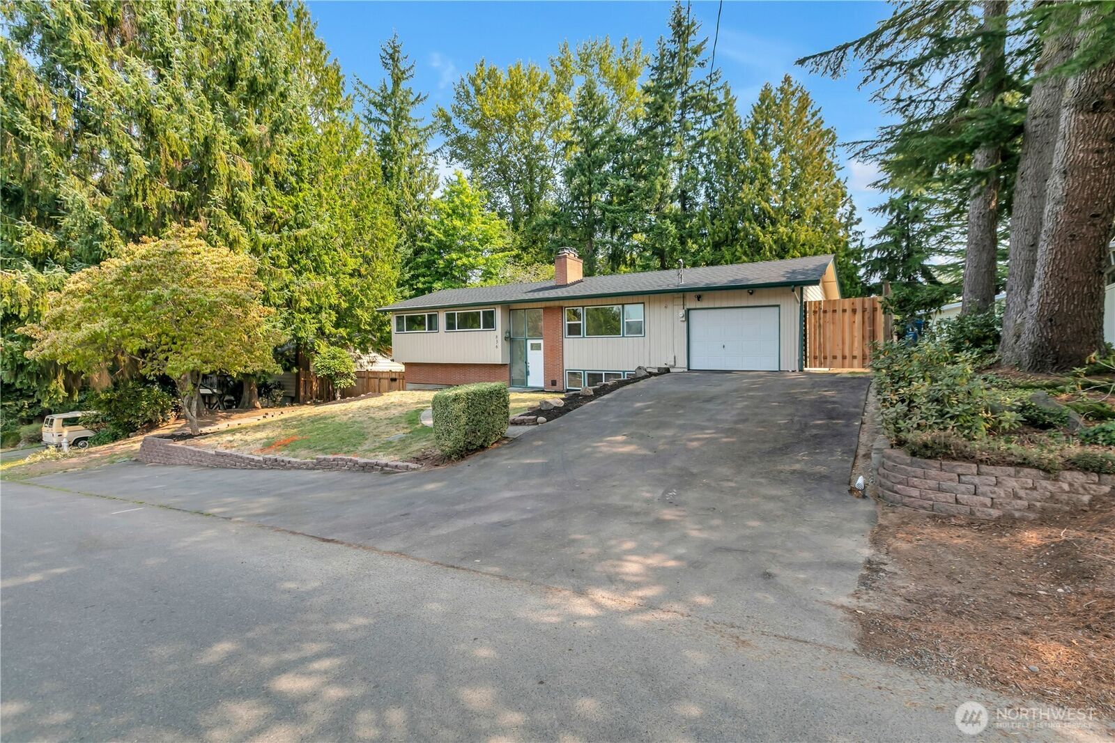 Property Photo:  836  Hilltop Avenue  WA 98031 