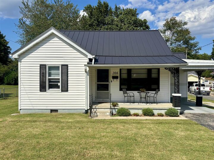 Property Photo:  206 Walnut Street  KY 42141 