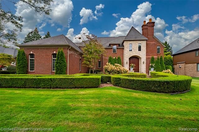 Property Photo: 3755 Walnut Brook Drive MI 48309