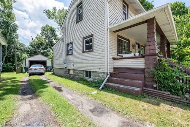Property Photo:  613 W Mount Hope Avenue  MI 48910 