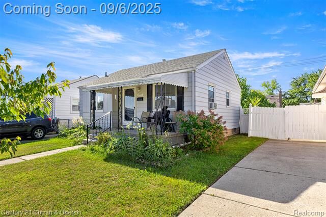 Property Photo:  1771 Stewart Avenue  MI 48146 