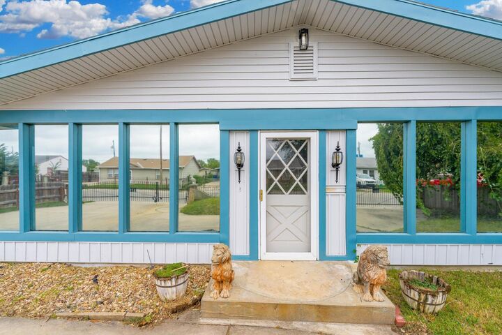 Property Photo:  4592 S Juniper St  KS 67216 