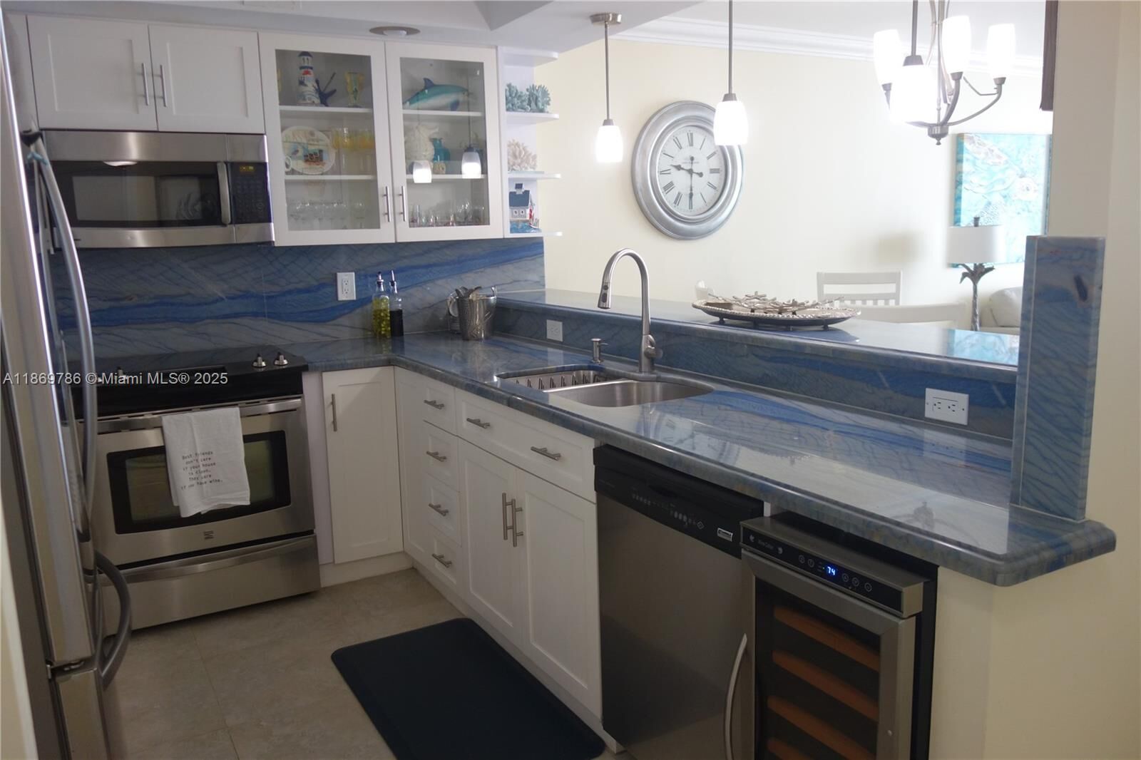 Property Photo:  5701 Collins Ave 1510  FL 33140 