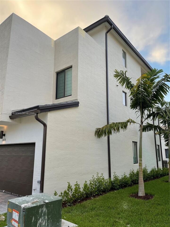 Property Photo:  8118 NW 42nd St  FL 33166 