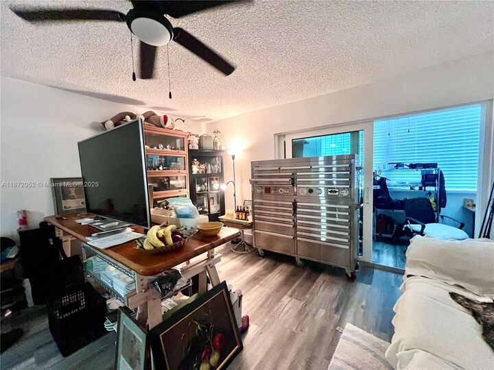 Property Photo:  805 SW 30th St A  FL 33315 