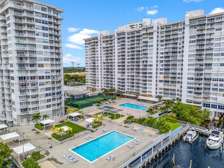 Property Photo:  18071 Biscayne Blvd Ph04 &Amp Ph03  FL 33160 