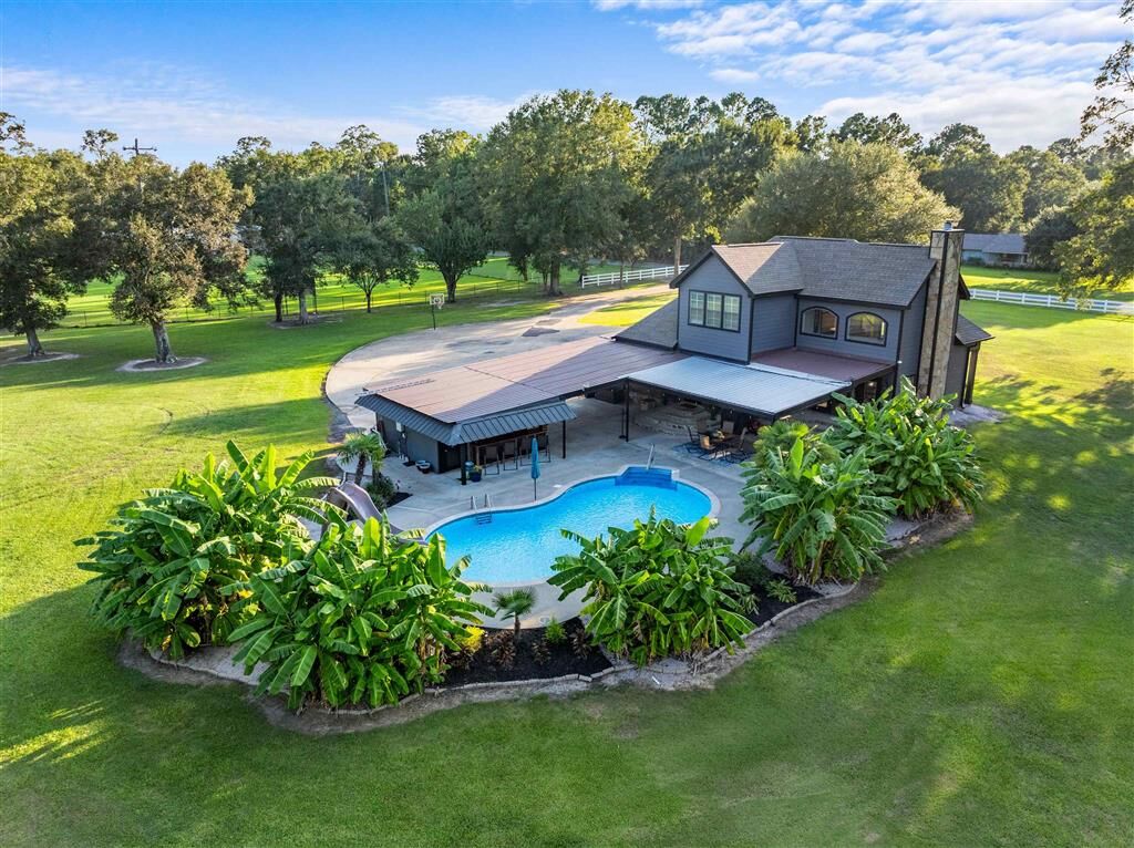 Property Photo: 295 Community Center Road LA 70650-6119