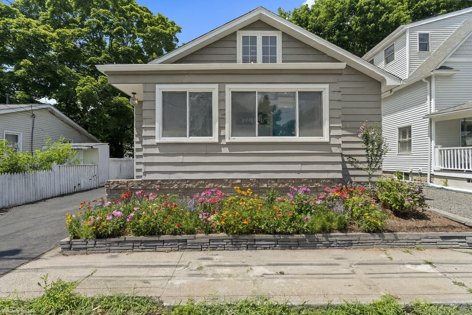 Property Photo:  9 Willow Street  CT 06460 