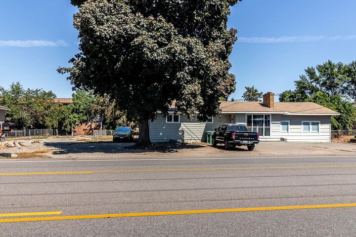 Property Photo: 10821 / 10823 E Mission Ave WA 99209