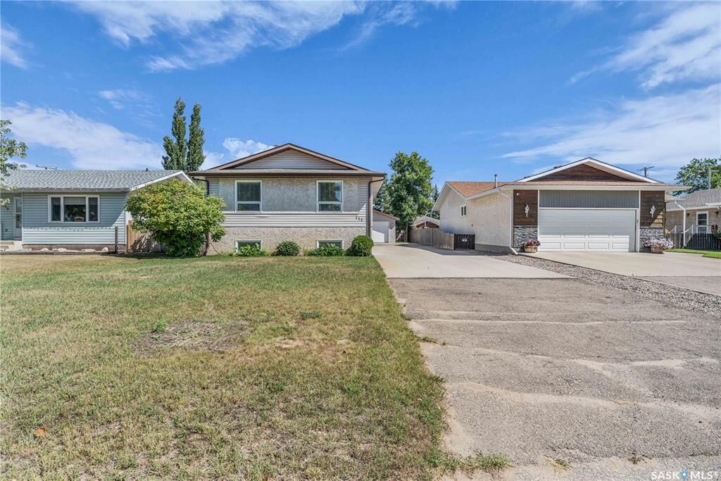Property Photo:  115 5th Street  SK S0G 3Z0 