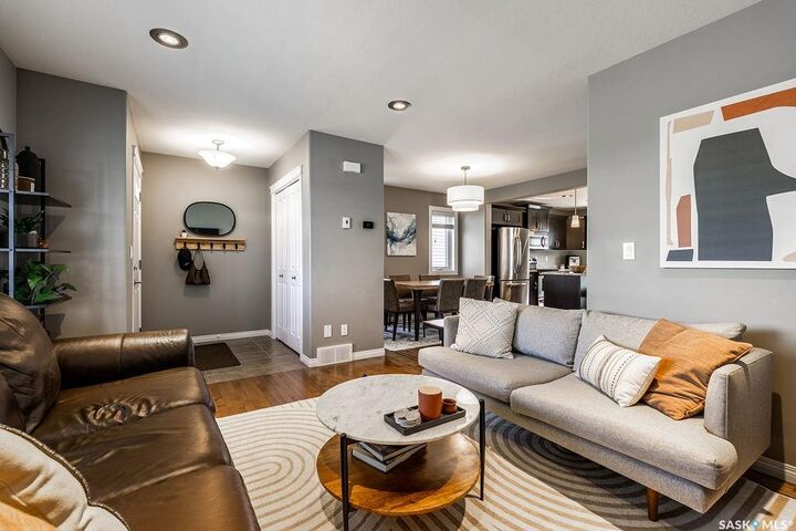 Property Photo: 522 Stonebridge Common SK S7T 1C8