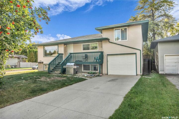 1601 F Avenue N  Saskatoon SK S7L 1Y1 photo