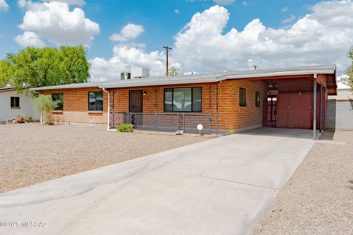 1526 W Windsor Street  Tucson AZ 85705 photo