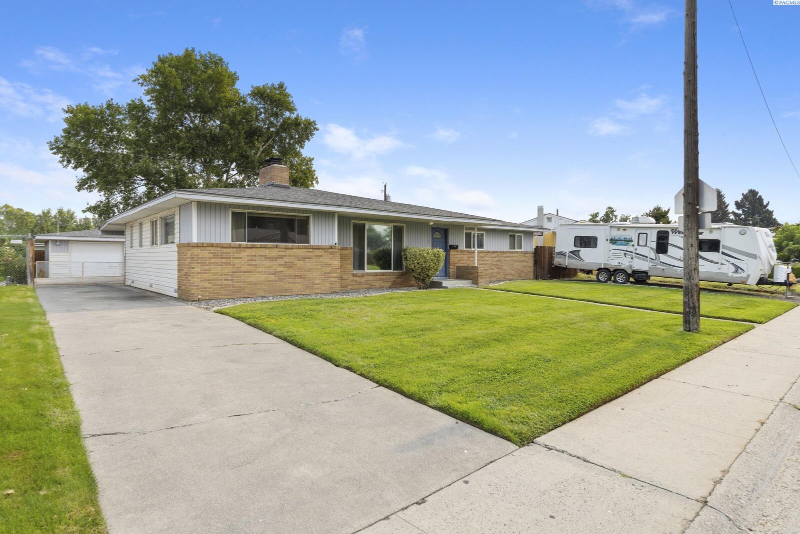 Property Photo:  1610 Goethals Dr.  WA 99354 