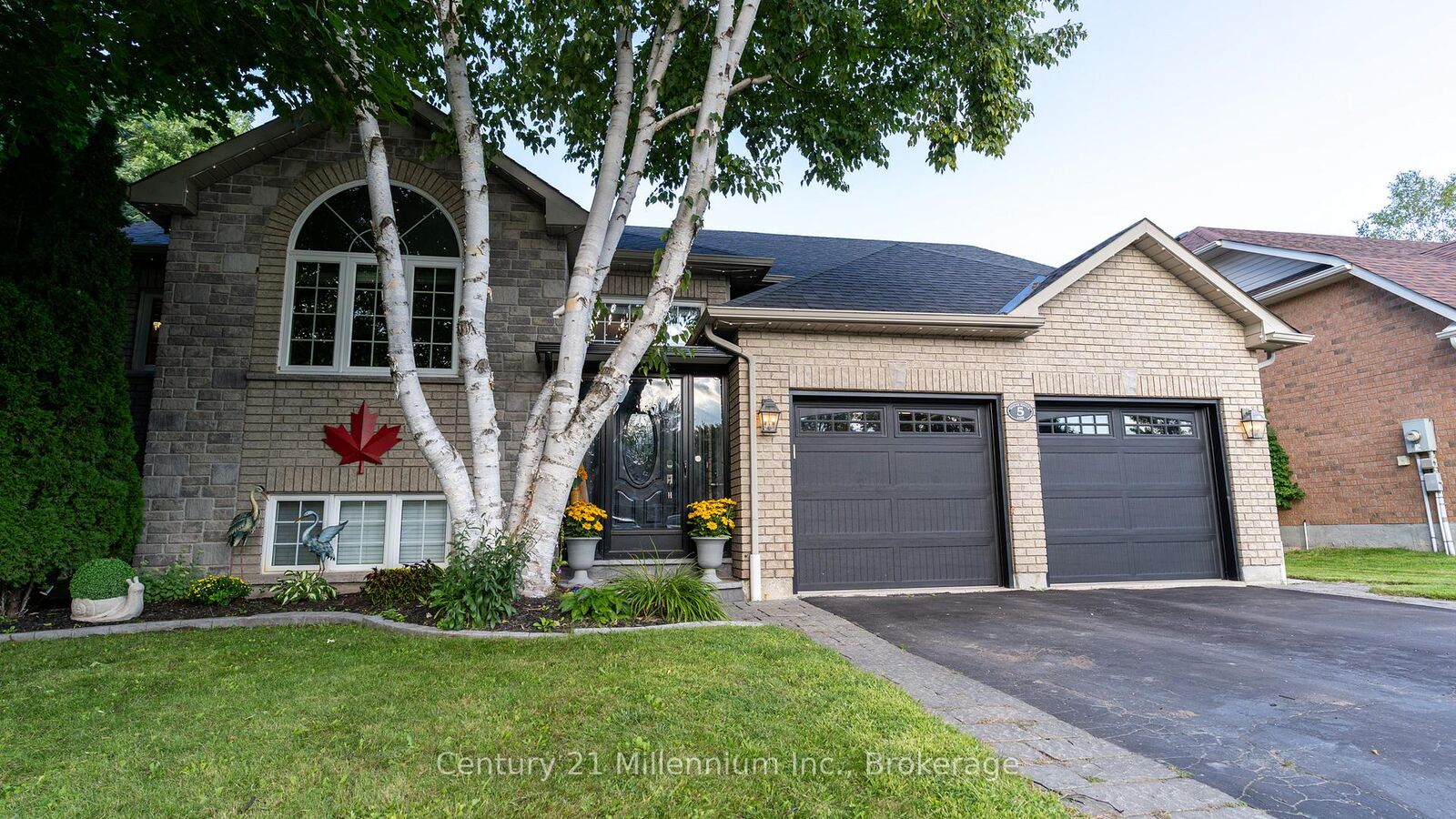 Photo de la propriété: 5 Sugar Maple Lane ON L9Z 1P4