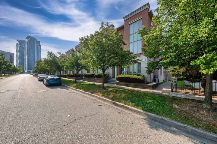 Property Photo: 82 Suncrest Boulevard ON L3T 7Y1