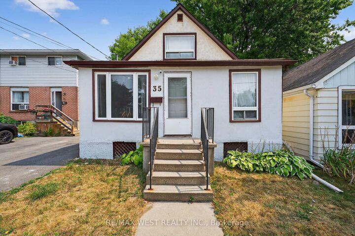 Property Photo:  35 Kingscourt Avenue  ON K7K 4N6 