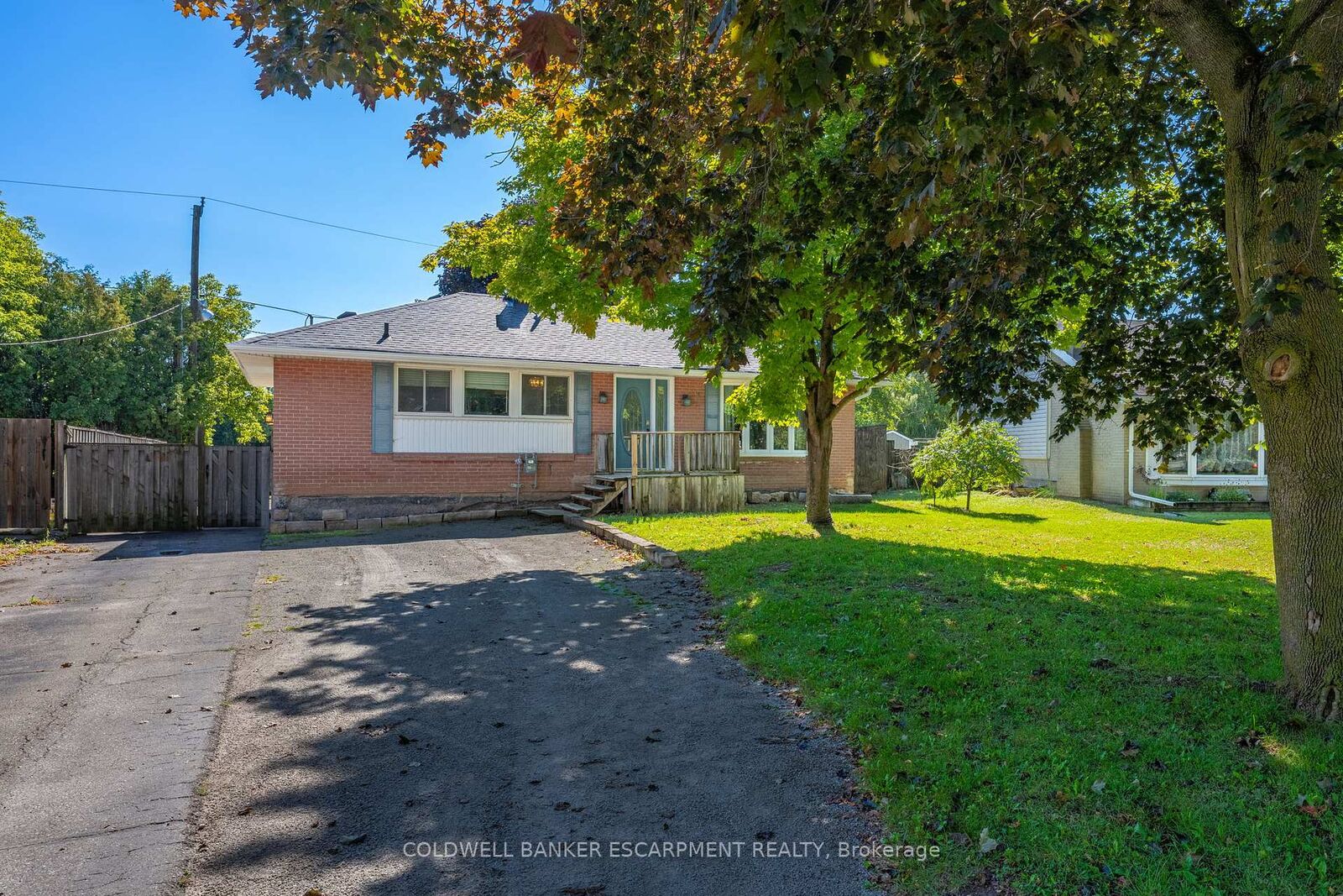 Property Photo: 54 Mowbray Place ON L7J 2J8