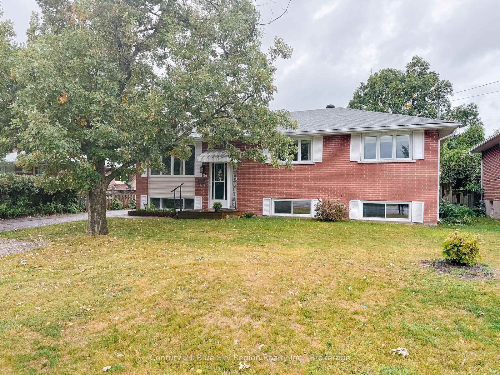 Property Photo: 39 Prince Edward Drive ON P1A 2T6