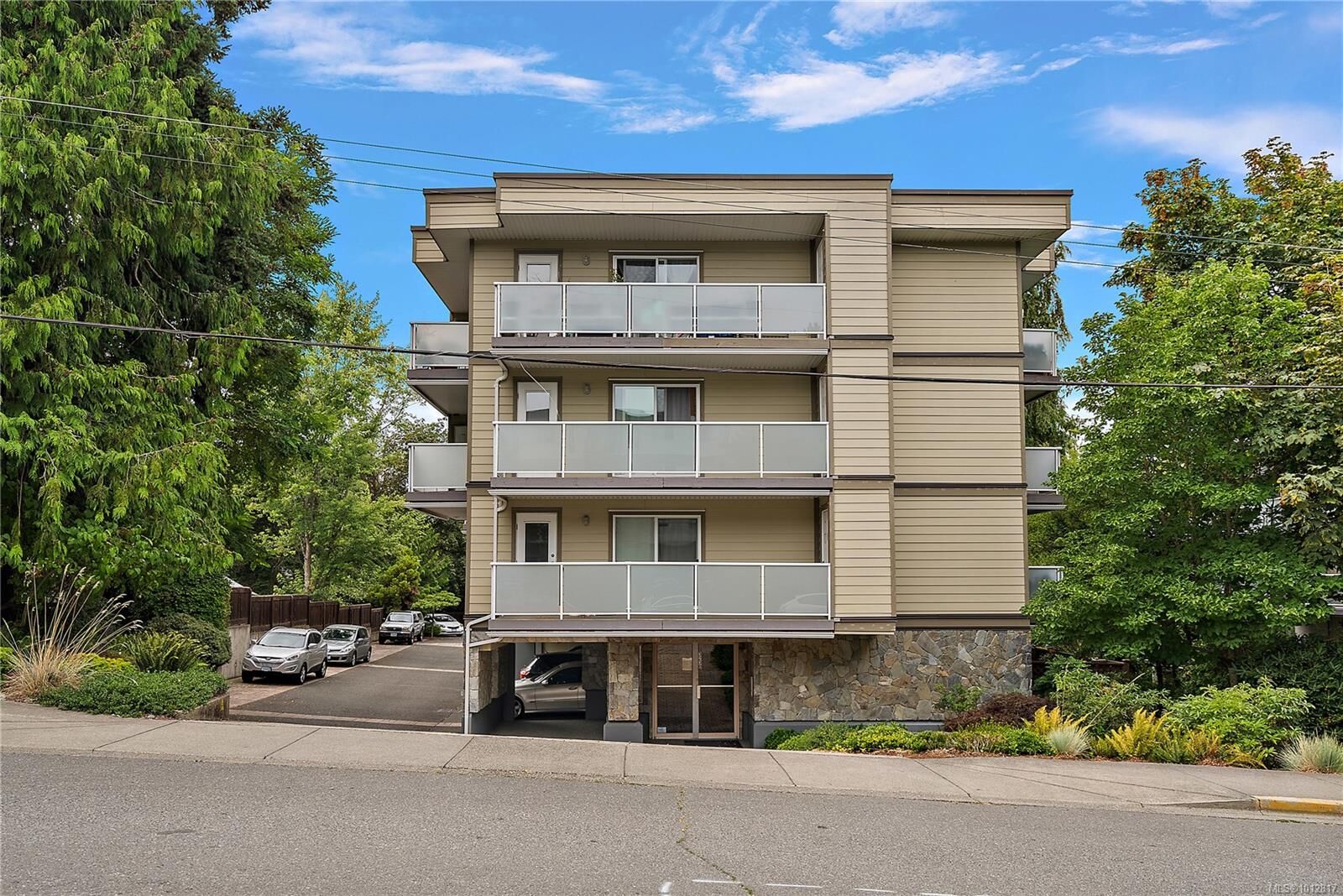 Photo de la propriété: 3230 Glasgow Ave 403 BC V8X 1M2