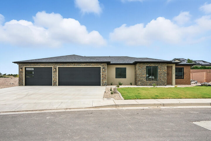 2156 S Bluff Dr  Cedar City UT 84720 photo
