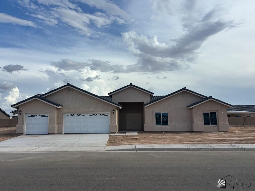 Property Photo: 5679 E 45 St AZ 85365