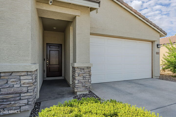 Property Photo:  301 W Pelipa Drive  AZ 85140 
