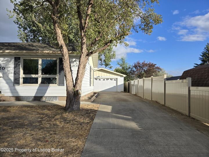Property Photo:  820 Box Avenue  ND 58601 