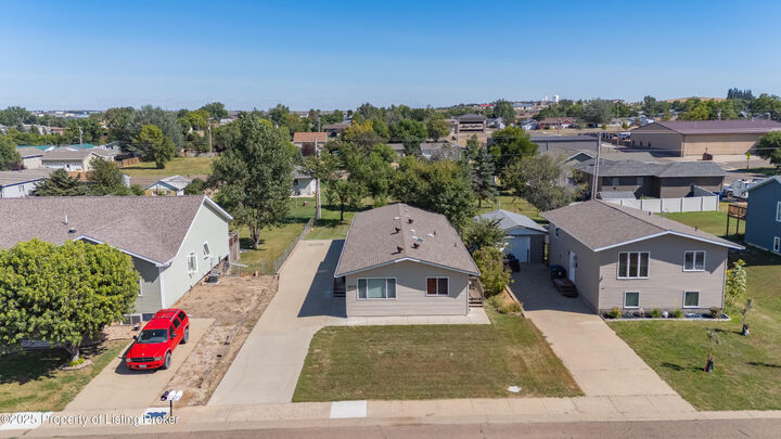 577 2nd Avenue SW  Dickinson ND 58601 photo