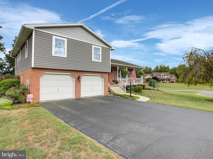 Property Photo:  18 Hearthside Lane  PA 17225 