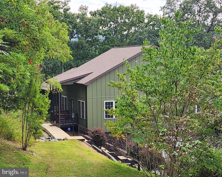 Property Photo: 1195 Applewood Drive VA 22630