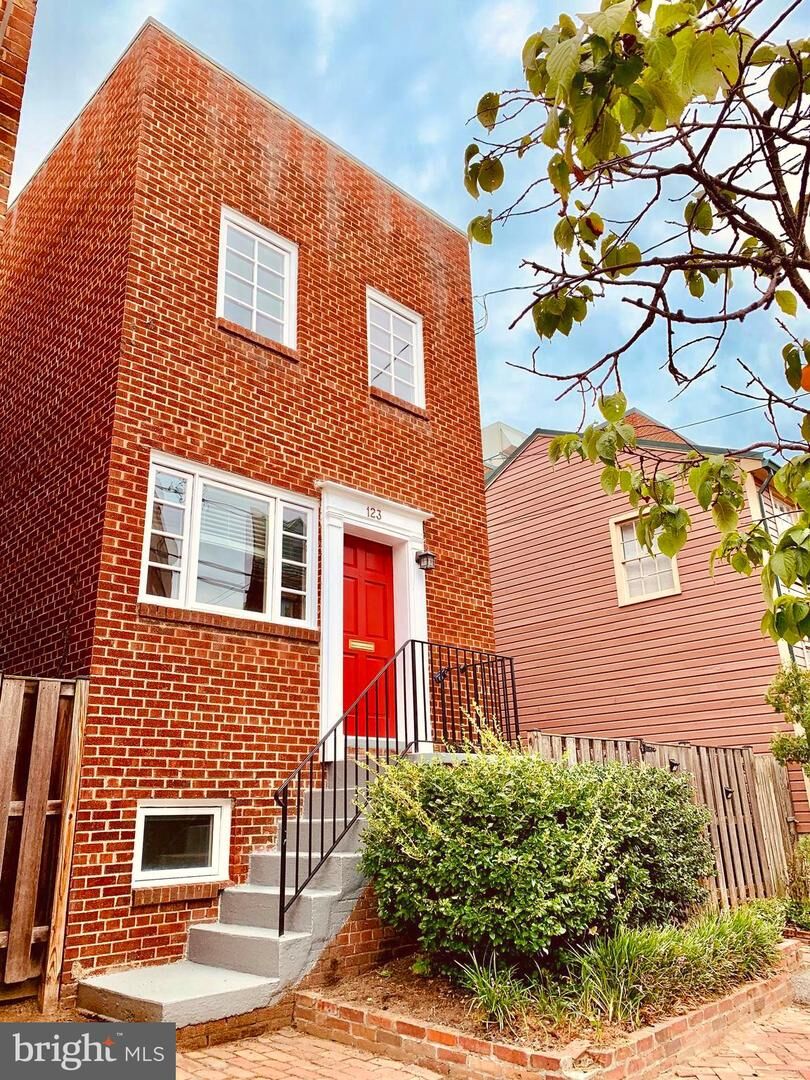 Property Photo:  123 S West Street  VA 22314 