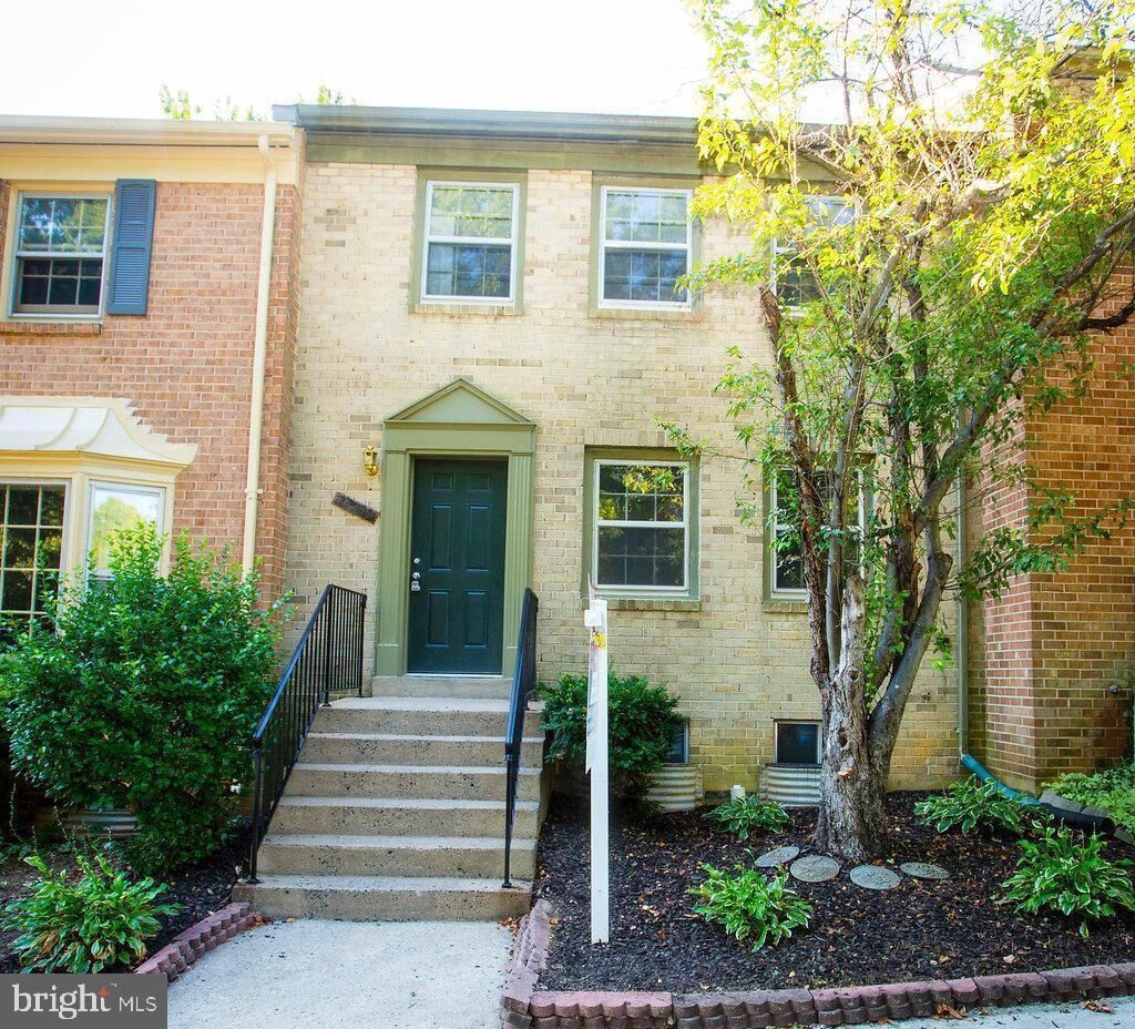 Property Photo: 10255 Braddock Road VA 22032