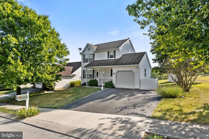 Property Photo:  732 Blossom Hill Lane  PA 17313 
