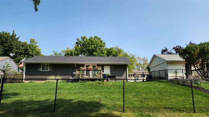 Property Photo:  6505 Brookview Lane  IA 52402 
