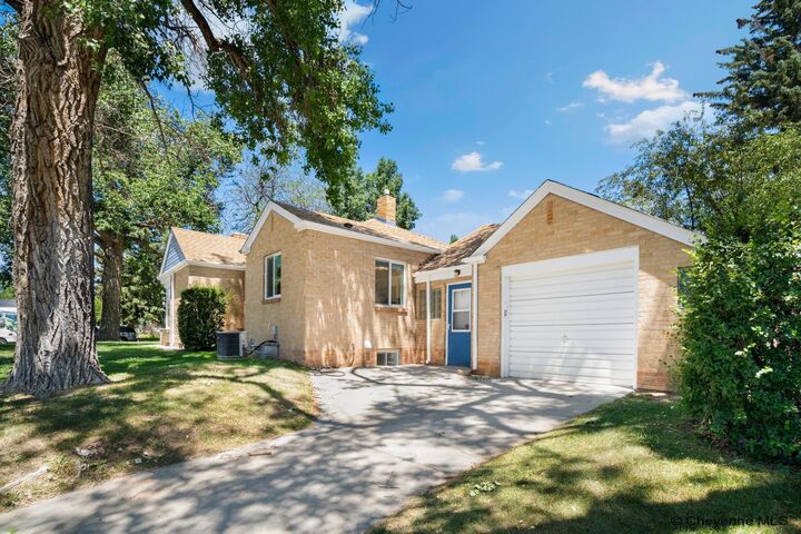 Property Photo:  429 W 5th Ave  WY 82001 