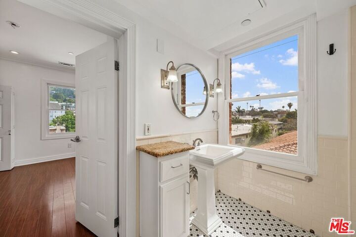 Property Photo:  1236 N Flores St  CA 90069 