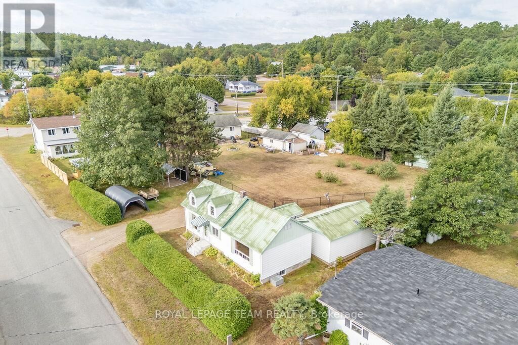 Property Photo:  59 Drohan Street  ON K0J 2M0 